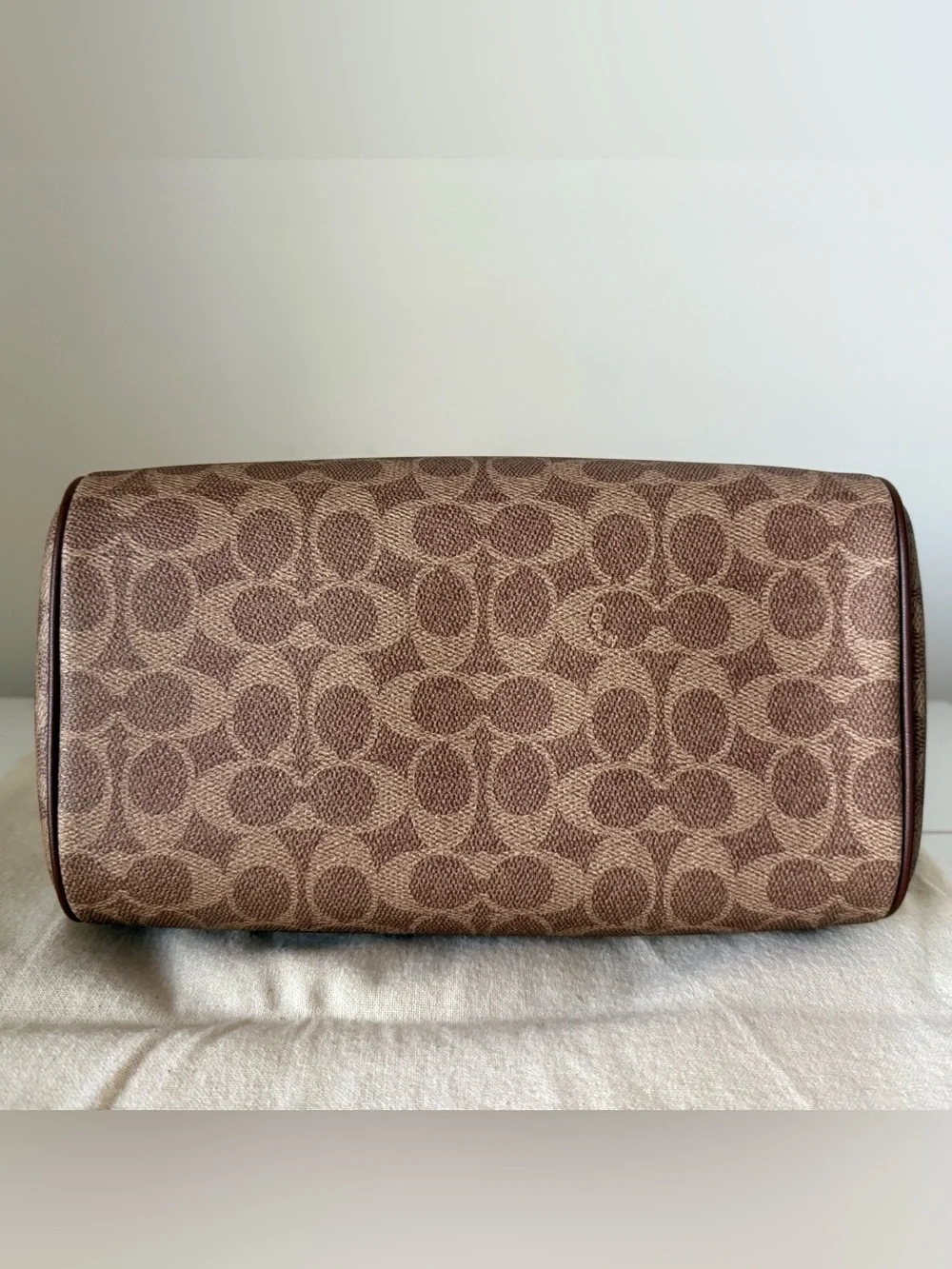 Coach Tan Signature Rowan w/matching accessories. - Picture 14 of 16